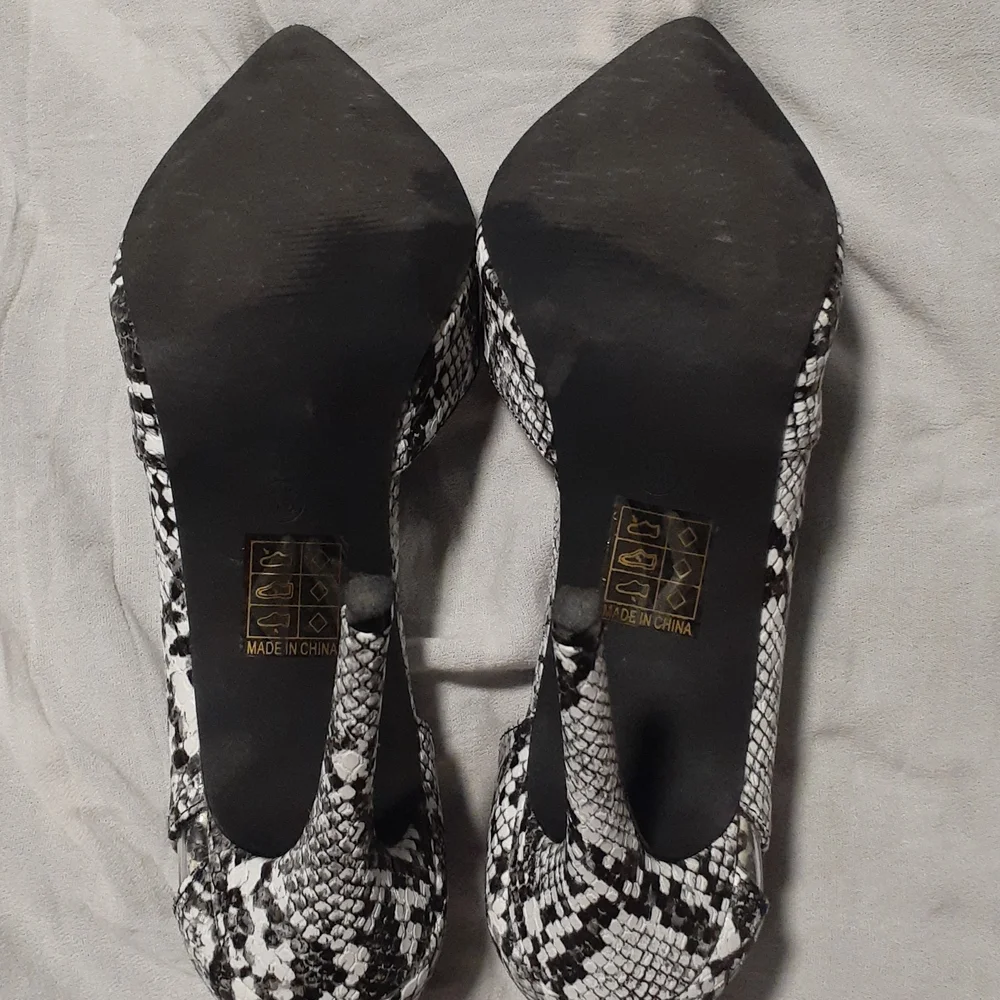 Fashionable snakeskin 8.5 heel shoes - Picture 6 of 11